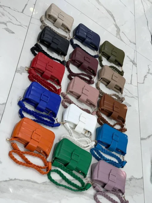 buy women's handbags liquidation pallets in Netherlands
