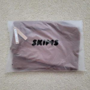 SKIMS wholesale clothing pallets