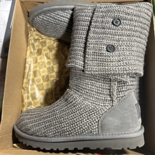 buy UGG boots liquidation pallets in Netherlands