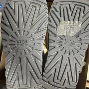 buy UGG boots liquidation pallets in Netherlands