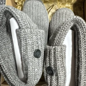 buy UGG boots liquidation pallets in Netherlands