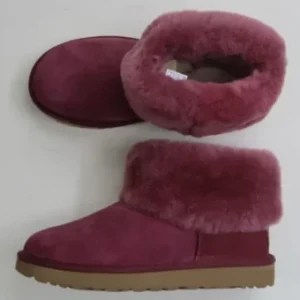 buy UGG boots liquidation pallets in Netherlands