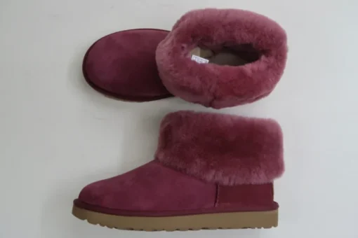 buy UGG boots liquidation pallets in Netherlands