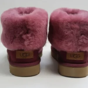 buy UGG boots liquidation pallets in Netherlands