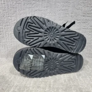 buy UGG boots liquidation pallets in Netherlands
