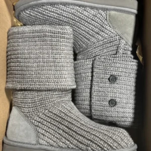 buy UGG boots liquidation pallets in Netherlands
